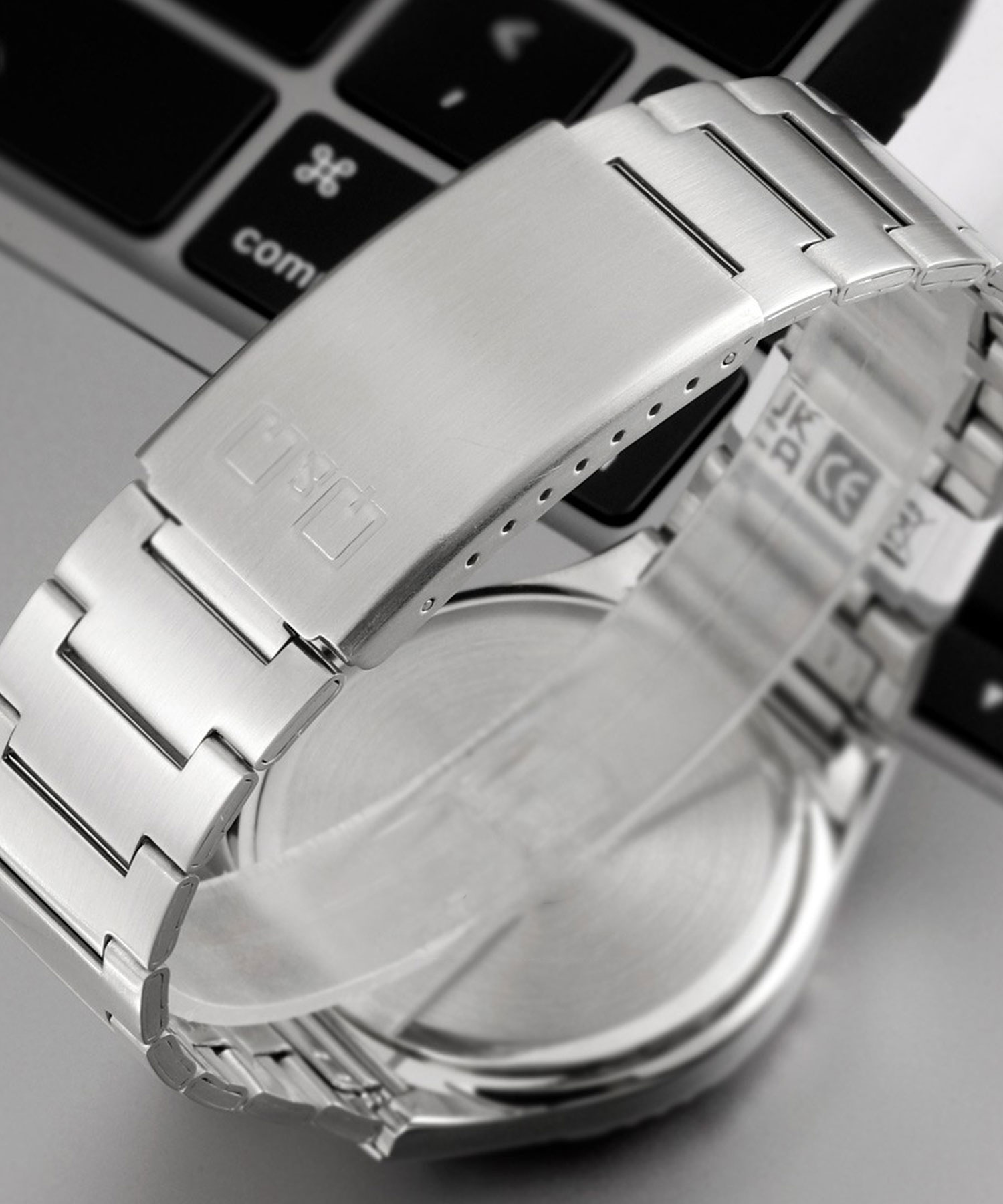 ساعت مچی مردانه کیو اند کیو، کد Q70B-004PY