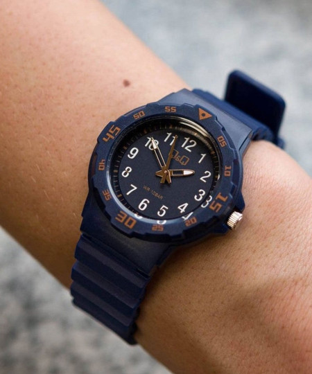 ساعت مچی زنانه کیو اند کیو، کد VR19J018Y