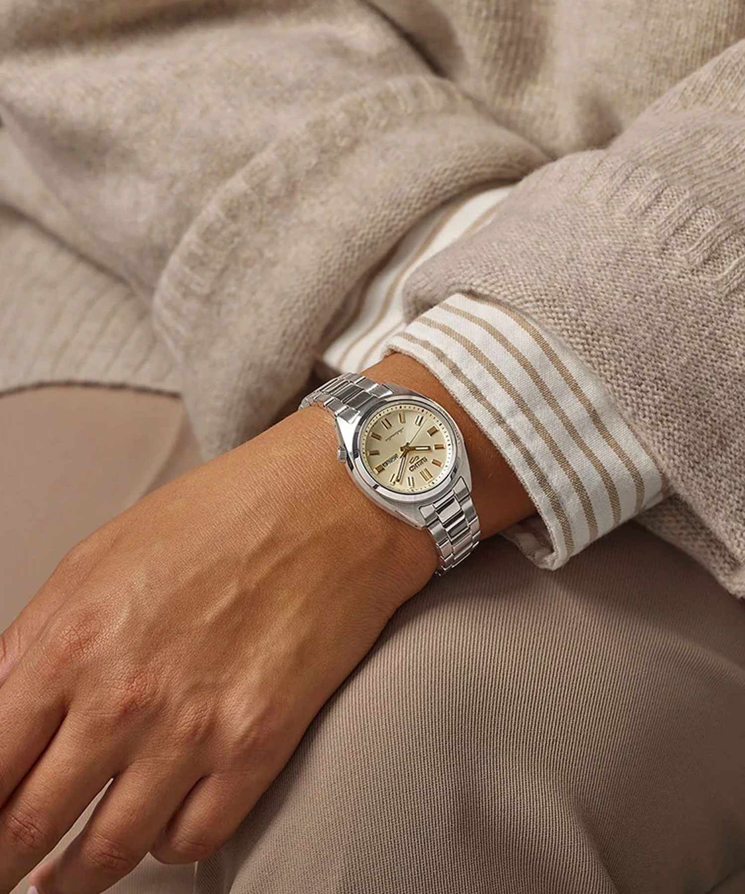 ساعت مچی زنانه سیکو، زیرمجموعه Seiko 5, کد SRE023K1